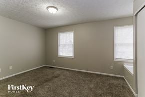 Galloway house for rent - a bedroom with a carpeted floor and two windows