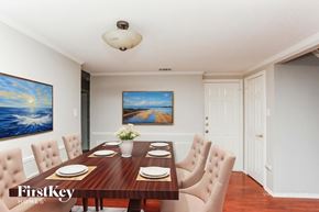 Arlington house for rent - A dining room with a wooden table set for six.