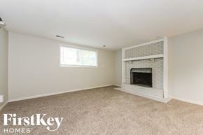 Parkville house for rent - 5905 NW Whispering Oaks Lane Parkville, MO 64152
