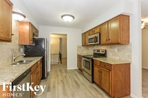 Parkville house for rent - 5905 NW Whispering Oaks Lane Parkville, MO 64152