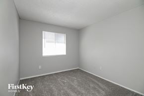 Tempe house for rent - a bedroom with carpet and a window