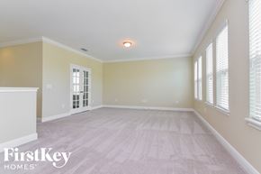 Lithia house for rent - A spacious room with a carpeted floor and a window with blinds.