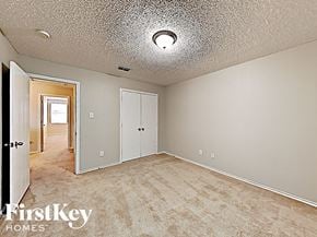 Denton house for rent - the living room and dining room are spacious and ready for you to use