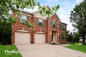 Florence house for rent - A brick house with a garage and a tree in front.
