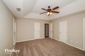 Birmingham house for rent - A spacious room with a ceiling fan and carpeted floor.