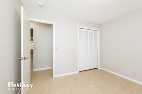 Lakeland house for rent - a bedroom with a closet and a door to the bathroom
