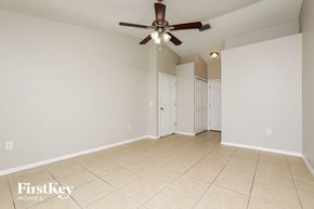 Orlando house for rent - the living room and dining room with ceiling fan and tiled floors