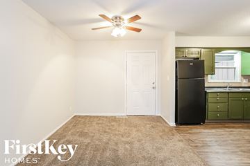 Grandview house for rent - a kitchen with a refrigerator and a ceiling fan