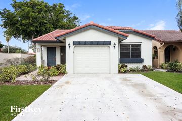 Hialeah house for rent - 6657 NW 174 Terrace Hialeah, FL 33015