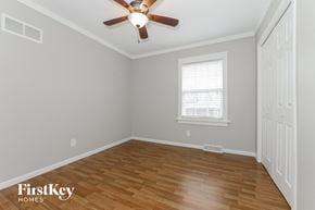 Parkville house for rent - the second bedroom with hardwood flooring and a ceiling fan