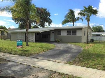 Pembroke Pines house for rent - 6941 SW 5 St Pembroke Pines, FL 33023