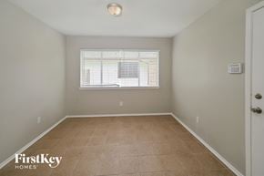 Richmond house for rent - the spacious dining room with a window and tiled floors
