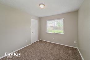 Richmond house for rent - a bedroom with carpet and a window and a door