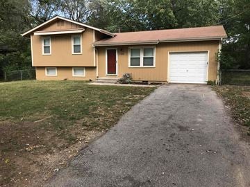 Kansas City house for rent - 7200 NW 75th Kansas City, MO 64152