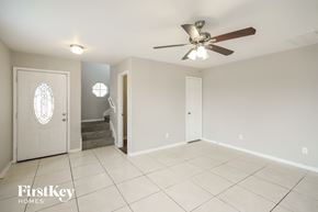 Richmond house for rent - a clean and empty living room with a ceiling fan
