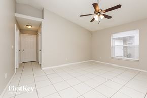 Orlando house for rent - a clean and empty living room with a ceiling fan