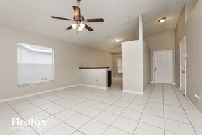 Orlando house for rent - a clean and empty living room with a ceiling fan