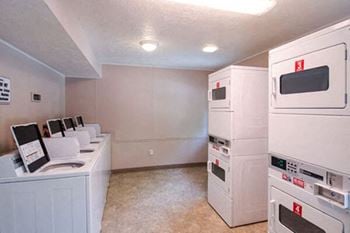 Laundry center 