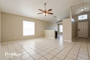 Orlando house for rent - an empty living room with a ceiling fan