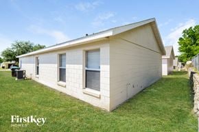 Orlando house for rent - the exterior of a small white house in a yard