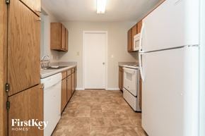 Indianapolis house for rent - 7608 Lake Vista Ln Indianapolis, IN 46217