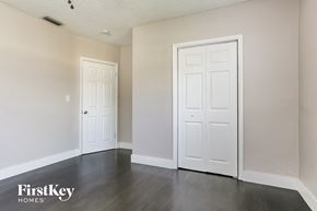 Miramar house for rent - the living room of an apartment with white doors and grey flooring