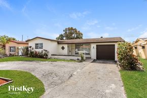 Miramar house for rent - a house with a driveway and a garage door