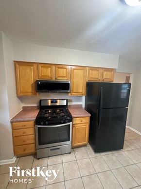 Burbank house for rent - 7744 Lotus Ave Burbank, IL 60459