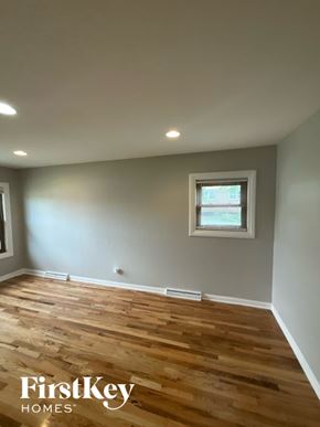 Burbank house for rent - 7744 Lotus Ave Burbank, IL 60459