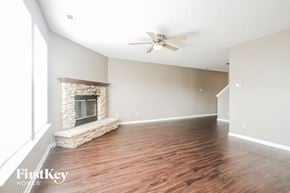Camby house for rent - a living room with a fireplace and a ceiling fan