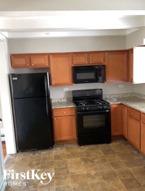 Burbank house for rent - 7932 Newland Ave Burbank, IL 60459