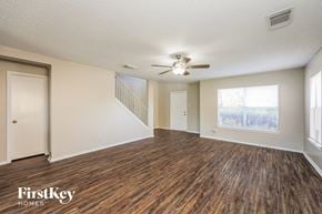 Converse house for rent - A spacious room with wooden flooring and a ceiling fan.