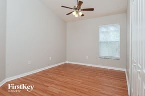 Ruskin house for rent - a bedroom with hardwood flooring and a ceiling fan