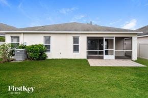 Ruskin house for rent - a small white house with a yard and grass