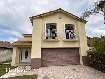Hialeah house for rent - 8349 Nw 194 Terrace Hialeah, FL 33015