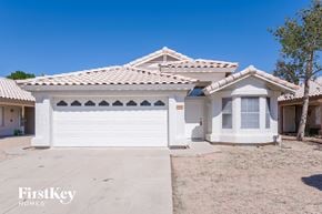 Peoria house for rent - a white house with a white garage door