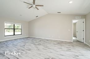 Fort Myers house for rent - an empty room with a ceiling fan and a window