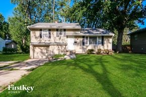 Raytown house for rent - A house with a lawn in front of it.