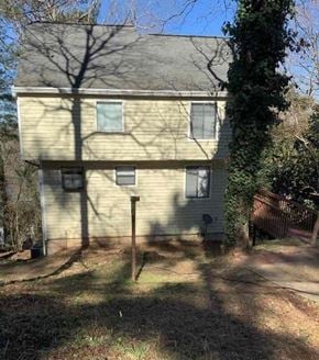 Snellville house for rent - a yellow house with a yard in front of it