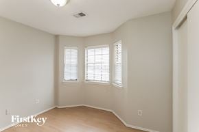 Houston house for rent - the living room is clean and ready for the family to use