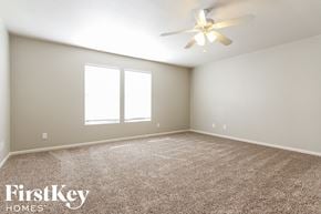 Camby house for rent - a bedroom with a carpeted floor and a ceiling fan