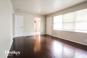 Kansas City house for rent - 8820 Manchester ave Kansas City, MO 64138