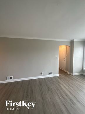Evergreen Park house for rent - 8912 South Sacramento Avenue Evergreen Park, IL 60805