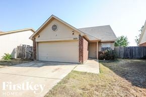 Fort Worth house for rent - a home with a driveway and a white garage door