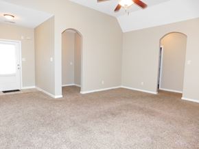 Cordova house for rent - A room with a carpeted floor and a ceiling fan.