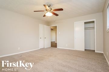 Texas City house for rent - a living room with carpet and a ceiling fan