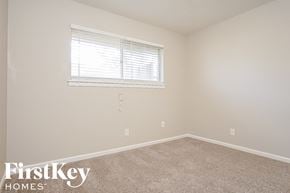 Texas City house for rent - a bedroom with a window and a carpeted floor