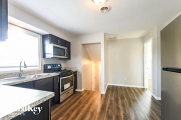 Evergreen Park house for rent - the preserve at cardinal heights apartment kitchen and living room
