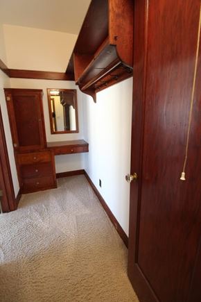 Alameda apartment for rent - A hallway with a carpeted floor and a wooden door.