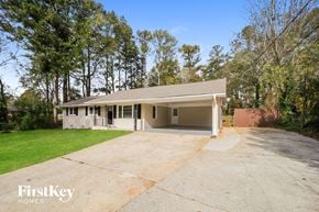 Austell house for rent - A house with a driveway in front of it.